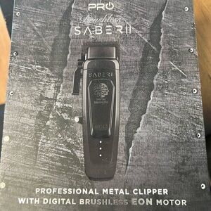 Saber Professional Metal Clipper - Black
